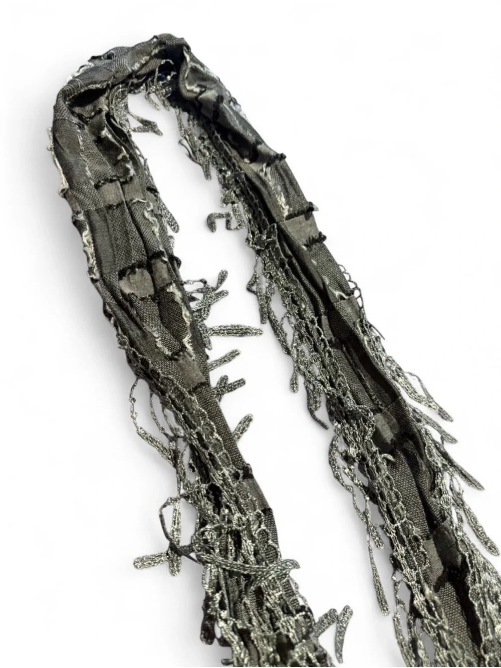 Grey scarf with fringe edges